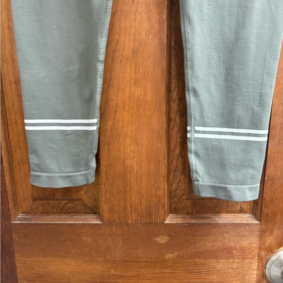 Gymshark Contrast Seamless Leggings - Picture 4 of 9